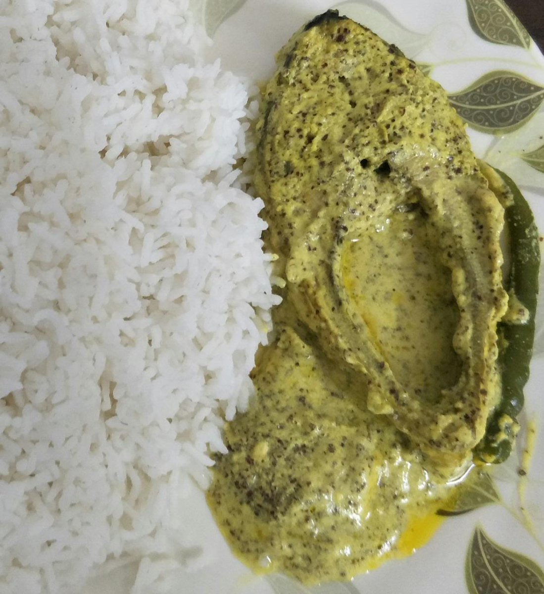 OdishaTrails's tweet photo. #Sorisa #Ilishi / #Hilsa ,a #popular &amp; #delicious #fish #curry made with #mustard ...balanced #taste...not #spicy nor #bland and easy 2 #digest ... #happy #tummy

#healthy #gastronomy #food #homeMade #traditional #Local #Indian #Asian #Odisha #OdishaTrails #New #different #menu https://t.co/HrRgAoB8Cz