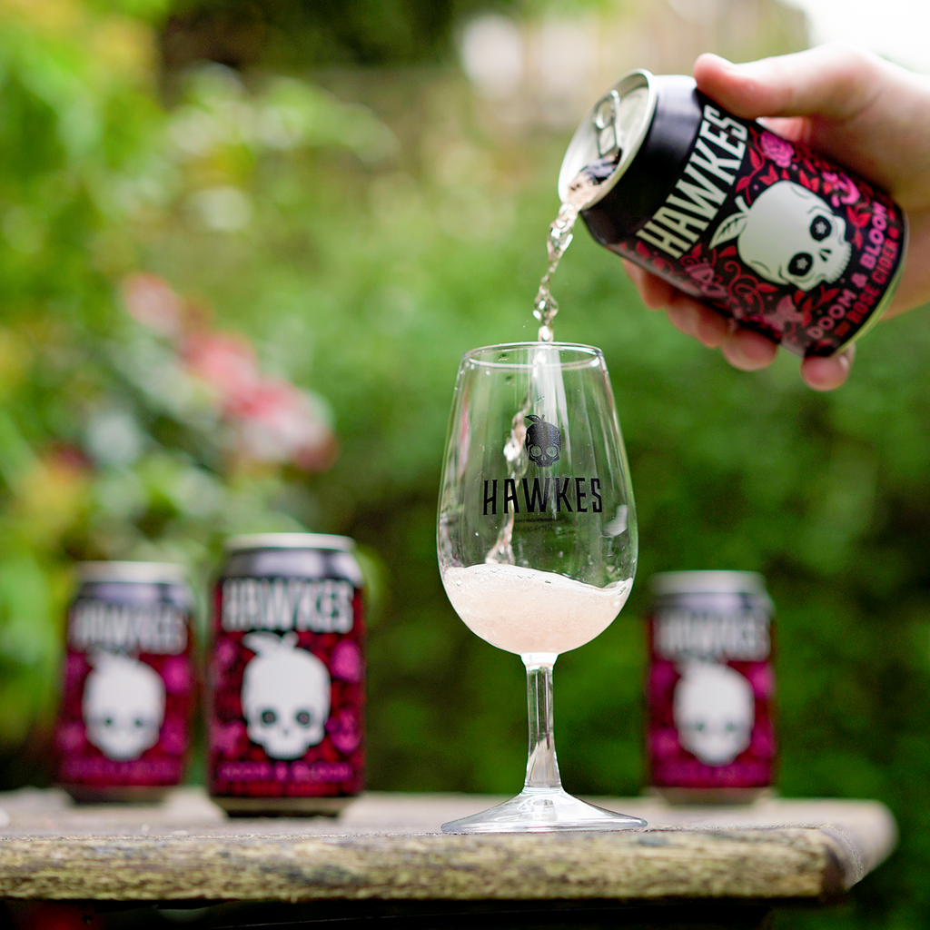 wearehawkes's tweet photo. Park-life today with a frosty little 4-pack of our Doom & Bloom. Our perfectly formed cider is tart, crisp and subtly sweet. Also look at it π
.
.
.
.
.
#Hawkes #HawkesCider #LondonCider #RoseCider #PinkCider #CiderCan https://t.co/p0HUKRhdEy