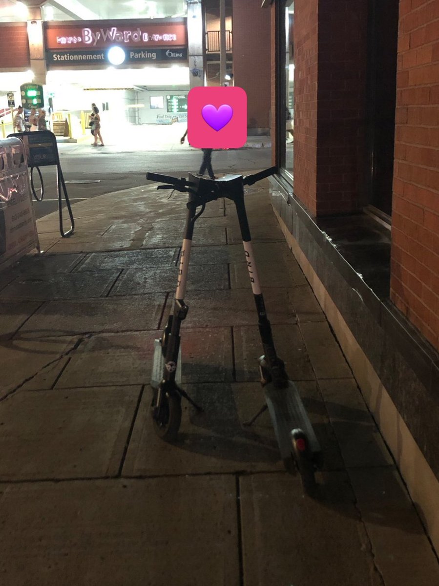 ScootScootOtt's tweet photo. Spotted: late-night canoodling in the Byward Market @ByWardMarketBIA 

📷: Crooks https://t.co/JsZAWW4Q5G