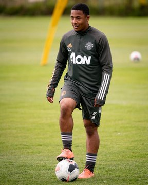 ajabbaruk's tweet photo. @ManUtdWomen Dear @ManUtdWomen ,
Why is our academy/development players training with the 1st team, have to wear the old training kit(blue), while the male counterparts have the new training kit?
Please sort it out....#AllRedsEqual🤷♂️ https://t.co/XYRT3e0EAU