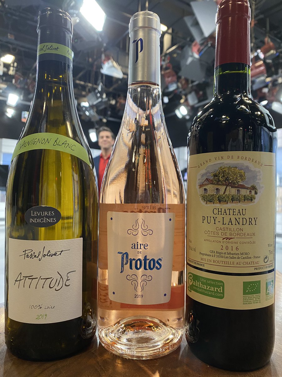 phillapeyrie's tweet photo. Gâtez-vous avec ces bonnes fioles! 
Santé et bon week-end les amis! 
🍷☀️👌🥰✌️ https://t.co/keY1cF8JyW