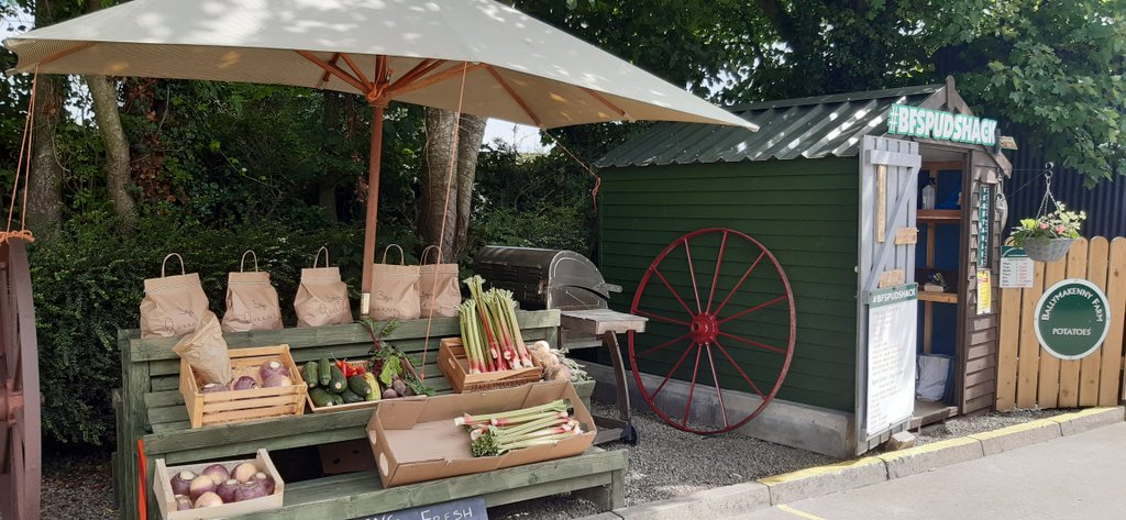 Really busy morning at #bfspudshack Had to send for more spuds!! We even have some early variety #rhubarb from #ballymad farm 😊 A92V30Y