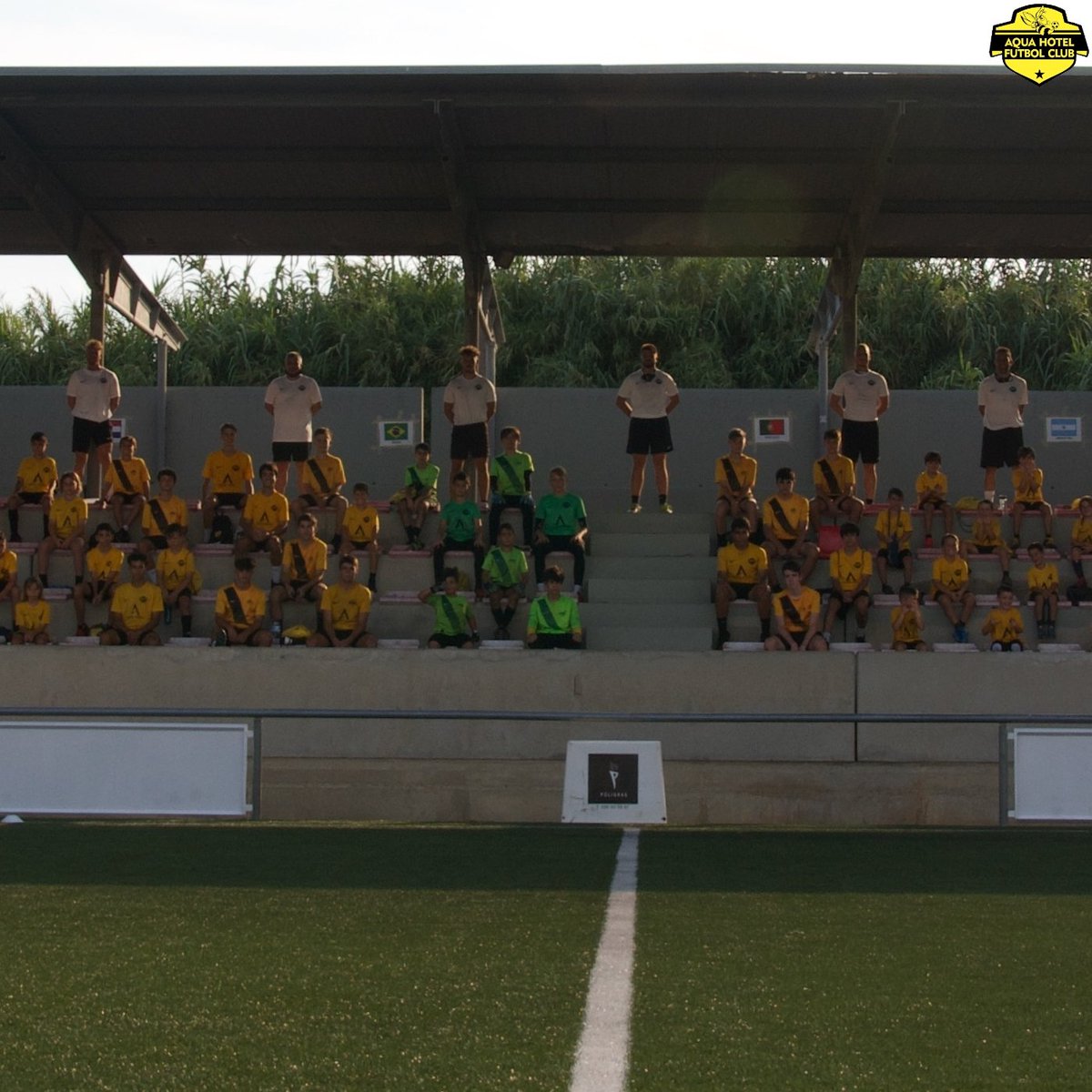 AQUAHOTELFC's tweet photo. 🐝⚽️ Donem per finalitzat el Campus de Tecnificació 2020 amb la col·laboració de Support Soccer Extrem⚽️🐝
.
#CaminemJuntsAHFC
#CaminamosJuntosAHFC
#Beethebest #PinedadeMar #AquaHotel #supportsoccer #supportsoccerextrem https://t.co/TNXFUBb7XN