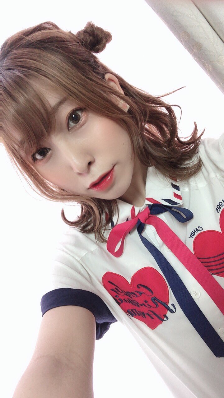 Marika 虹プロの影響で韓国アイドルソングを最近聴いてます チョロはすぐ影響受けるので ハーフツインなるものをやってみました 髪の毛ピンク系に染めたくなってきた T Co Zdiuqo1fby Twitter
