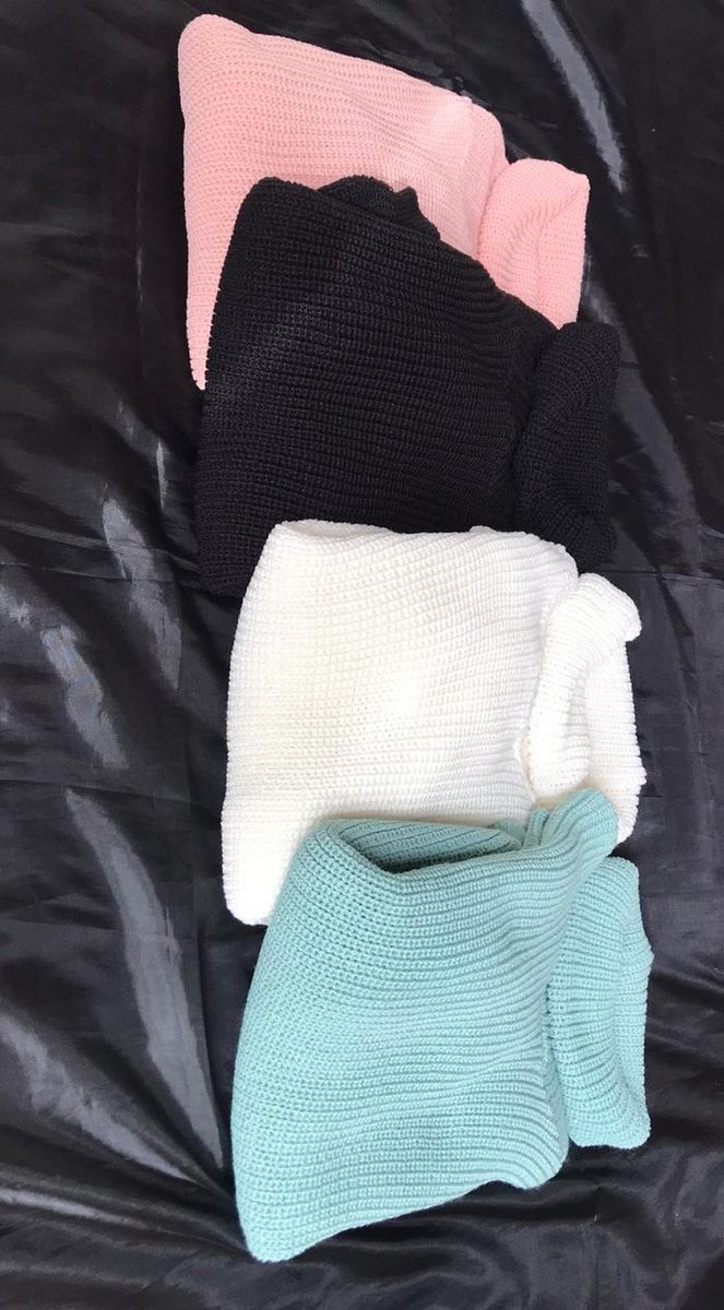 aaasmto's tweet photo. Estoy vendiendo estas chompitas cuello tortuga 🥺 se hace envío a todo Lima 🚚 rt para no morir en el intento porfa https://t.co/mBB78dJGMf