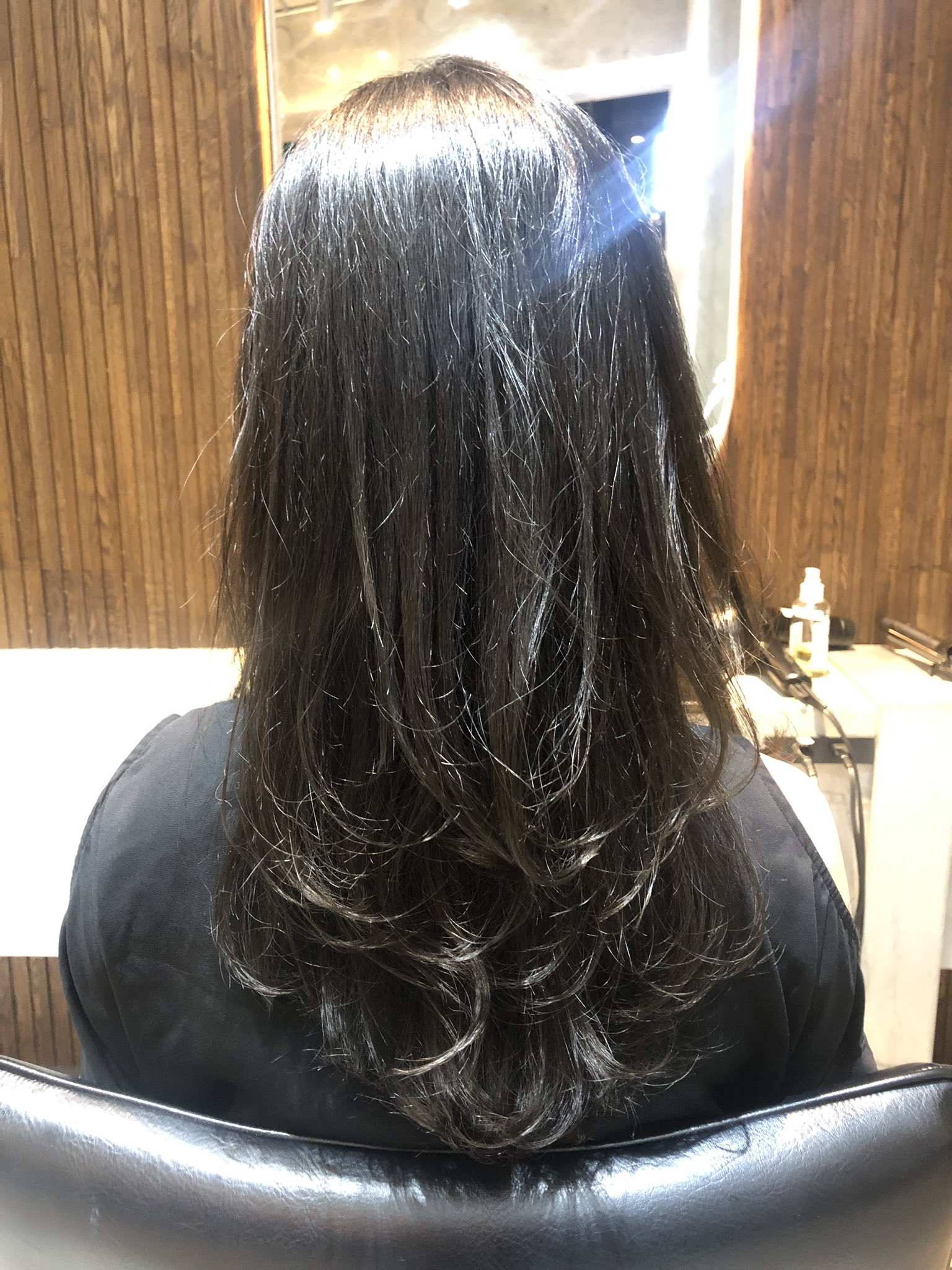 坂崎 葵 暗髪 レイヤー 髪の毛切りました ヘアケア ロングヘア レイヤー 黒髪 T Co Ioucuvziox Twitter
