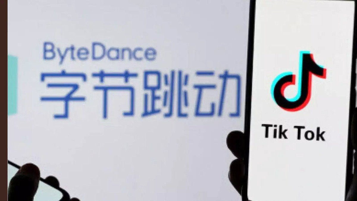 Jun_Wee's tweet photo. Microsoft in late stages of talks to acquire China's Tik Tok #SocialMedia app. President Trump to bar company from operating in the US https://t.co/6oNNyc5qBF #August1st #AmericaWakeUp https://t.co/EUhPv2W9B7