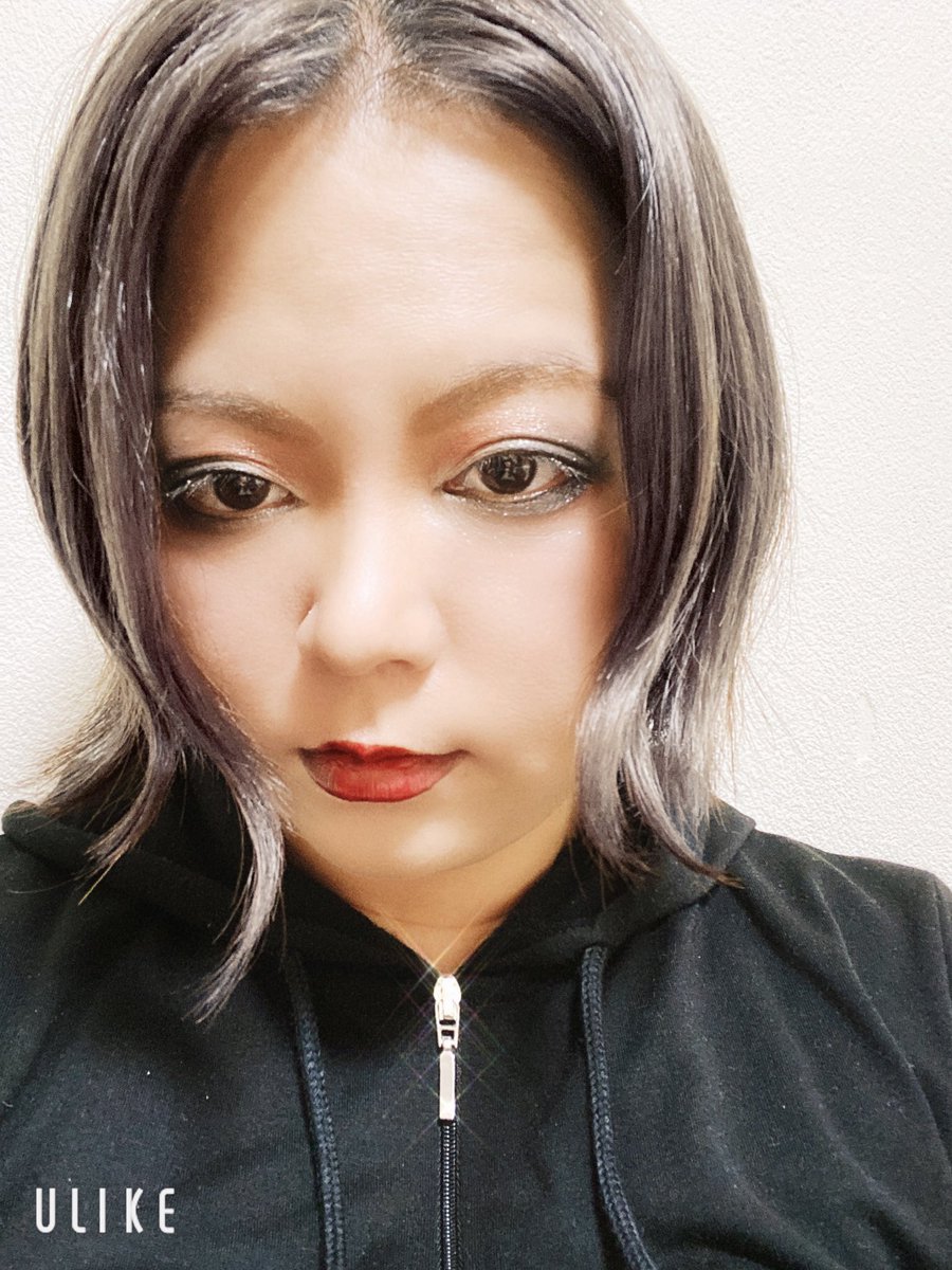 無双のレナ様 先程配信でやった 日南ちゃんが前にリクエストくれた 中島美嘉のnanaの時のメイク 実際見たらもっと目の周り黒いし 赤いんだけどおおお 髪色だけ 加工しますた あっ いつもの癖で録画残さなかった ɷ 無双のレナ様 先程配信でやった 日南ちゃんが前にリクエストくれた 中島美嘉のnanaの時のメイク 実際見たらもっと目の周り黒いし 赤いんだけどおおお 髪色だけ 加工しますた あっ いつもの癖で録画残さなかった ɷ