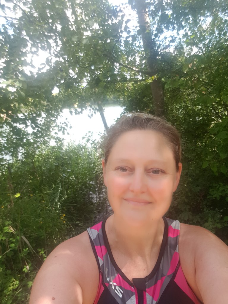 CharlotteWyman1's tweet photo. So last day for the @KickOffAt3 @acltcharity challenge, less #Runoffat3 more #swimoffat3. I'm finishing with a splash! Go for a final push people! Enjoy the sun. ๐๐โโ๏ธ https://t.co/6JII31tf2E