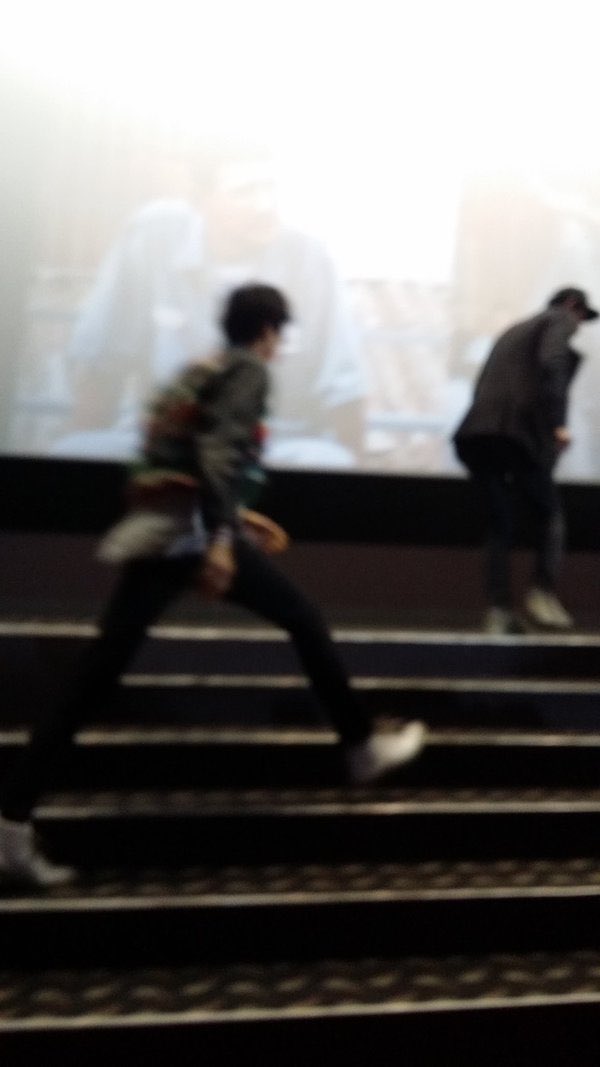 누가 강동원 상체가 예의상 있대 ㅋㅋㅋㅋㅋㅋㅋㅋ 다리가 너무 길어서 상체가 예의상 붙어있는 느낌이라고