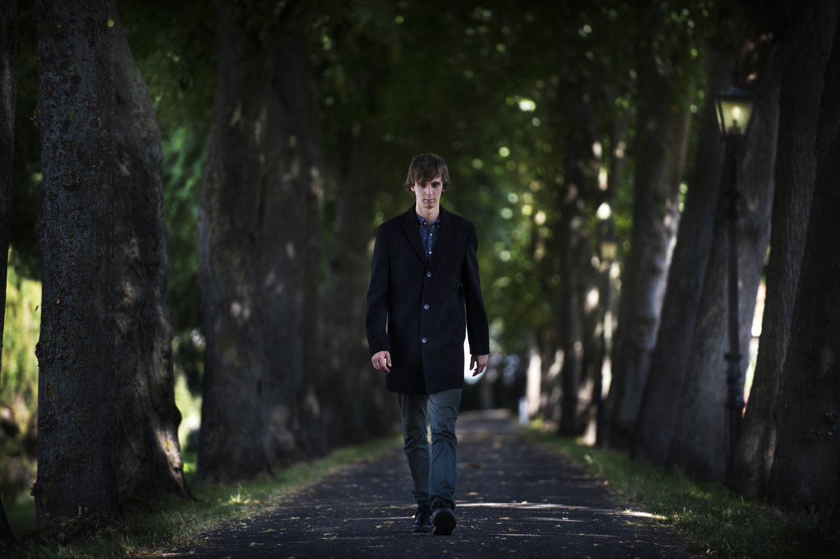joeyvriend's tweet photo. ‘English lane’ #walking #alternative #singersongwriter #indiemusic #albumiscoming #inspirations #nickdrake #leonardcohen #thenational #brittish #sunthroughtrees https://t.co/FrbSlO32ii
