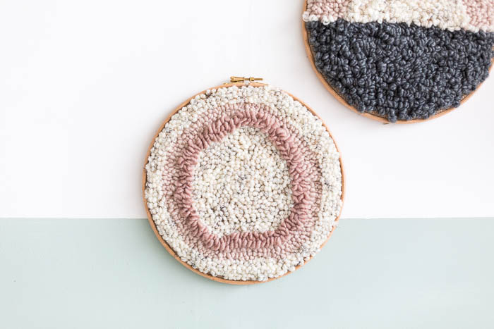 FallForDIY's tweet image. I've been working out a few 'issues' on these DIY Punch Rugs and then making them into art! bit.ly/2ipmv3K