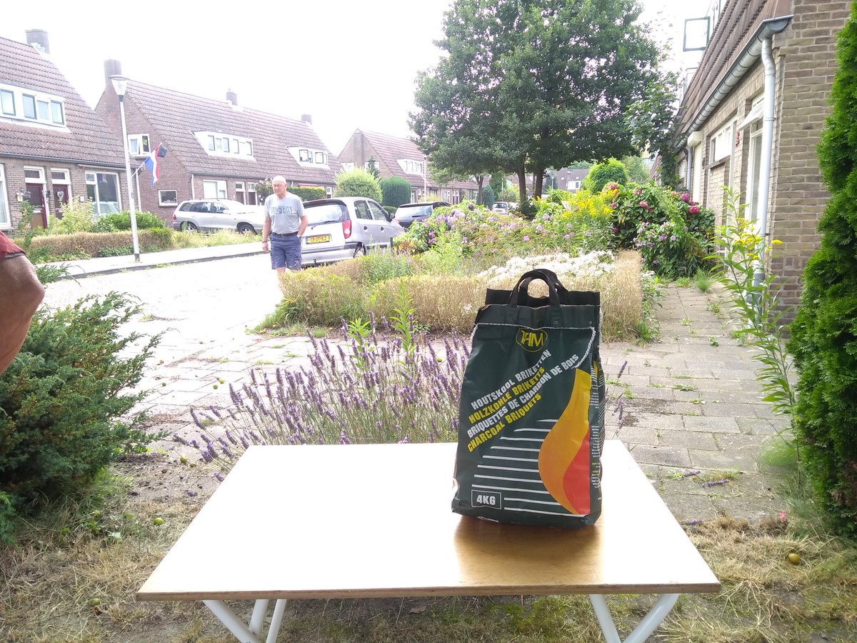 SP_Hengelo's tweet image. Alles in voorbereiding.
#Buurtbbq #mariastraat #saamhorigheid #slopenbezopen