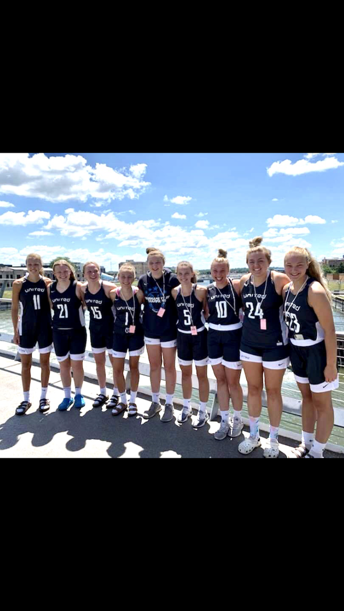 ZemiLisa's tweet photo. Final weekend of this team playing together for the summer
At the summer jam in Minnesota
Yesterday day won 58-8 vs twin city takeover :). #gotbuckets https://t.co/yXORWiMg6D