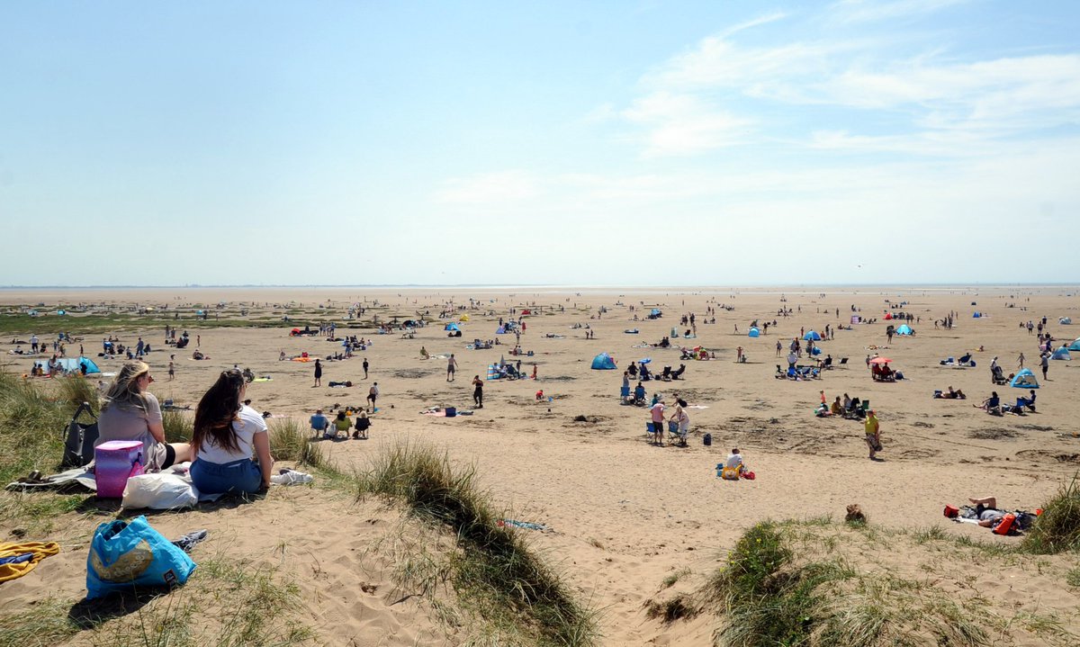 St Annes yesterday, many enjoying a British summer this year ☀️⛱️
#summer2020 #ukholidays #beach #summer #stannes #photography