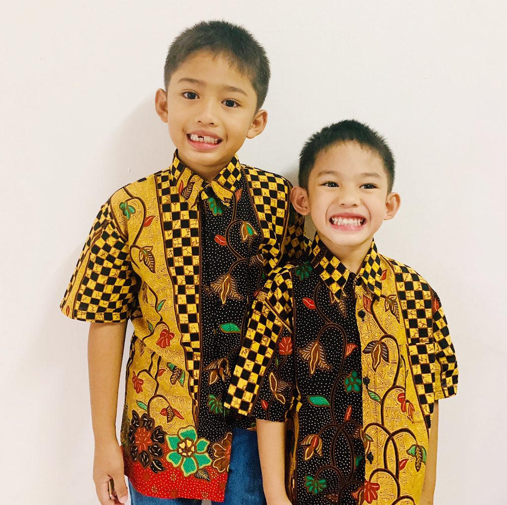 mirambok's tweet photo. The difference bila kakak said “ok sekarang senyum nampak gigi!” 🤓🤣

#ompong #Firasthe6th #Fahrithe7th https://t.co/SzdzjVyJjP