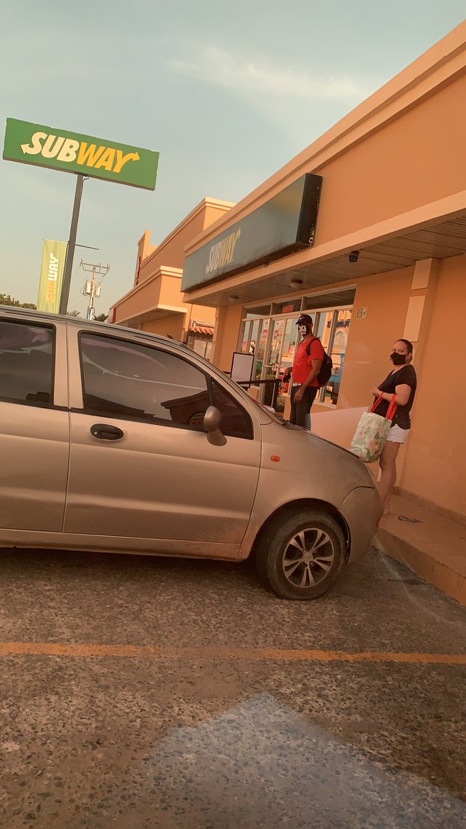 RicardoJ2087's tweet photo. Para los que tengan que utilizar los servicios de #unoexpress en @PENONOME2020 evite gastar #dinero por el gusto porque tomaron una medida ridícula mientras más y más personas llegamos a buscar o enviar nuestra mercancía 😤 @mifavorita919 @CocleTrafico https://t.co/S7iOZ81JcW