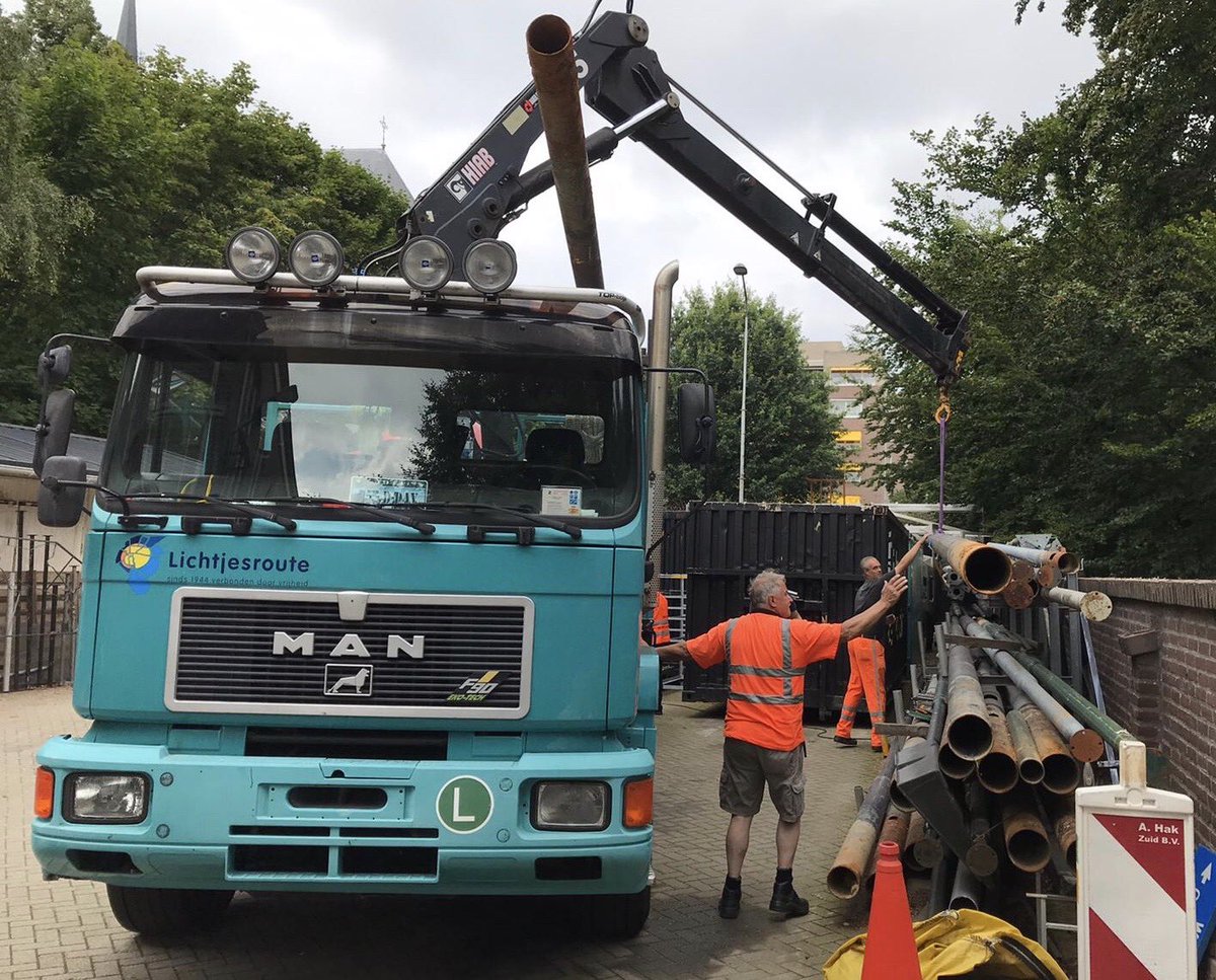 Warm of niet: we werken ons in het zweet om binnenkort weer alle lichtjes te laten branden 😉! #18september #gezelligheidkentgeentijd