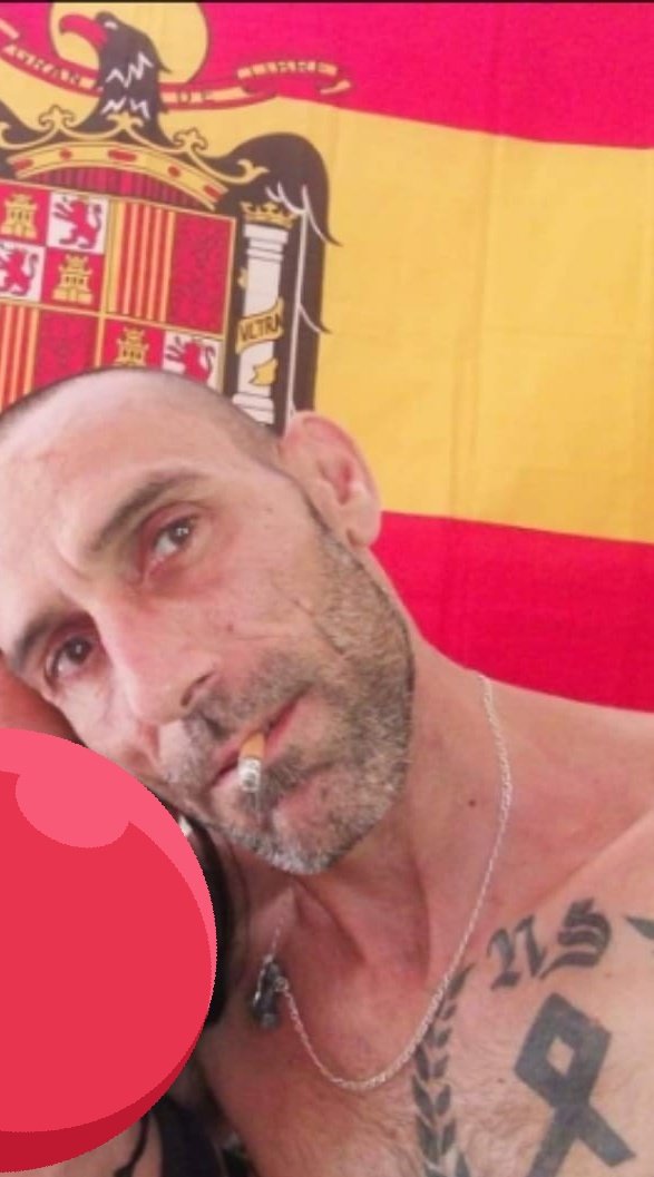 Hoy ha sido detenido en Manresa el nazi Daniel Fernández por agredir a un menor de 14 años que llevaba una camiseta con el lema "Acción Antifascista". No déis RT que se enfada si se difunde su imagen.