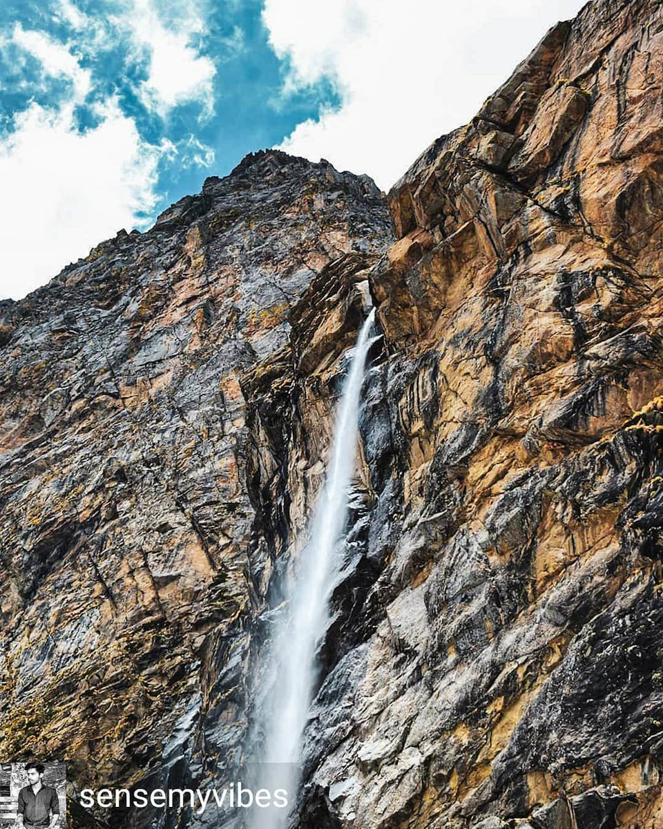 Vasudhara Fall near Badrinath
.
Photo @sensemyvibes
#uttarakhand #badrinath #Waterfall https://t.co/vwxr21HyRK
