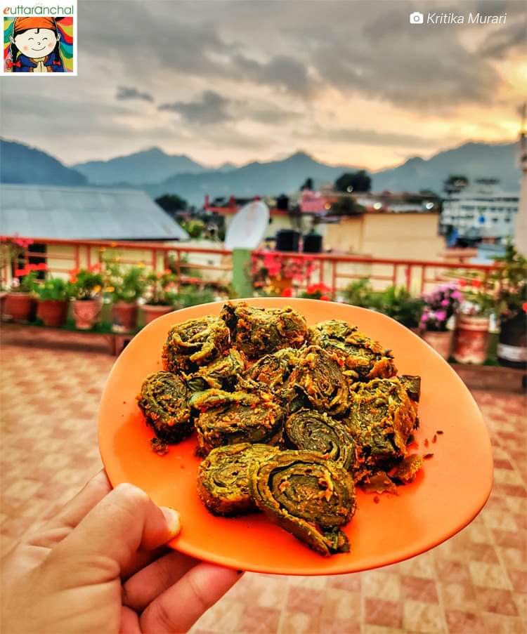 बरसात का मौसम और पत्यूड़ भरी प्लेट। बस एक गिलास चाय मिल जाये !
.
Photo: Kritika Murari
.
#uttarakhandcuisine #uttarakhand https://t.co/2A2Yl6kYz2