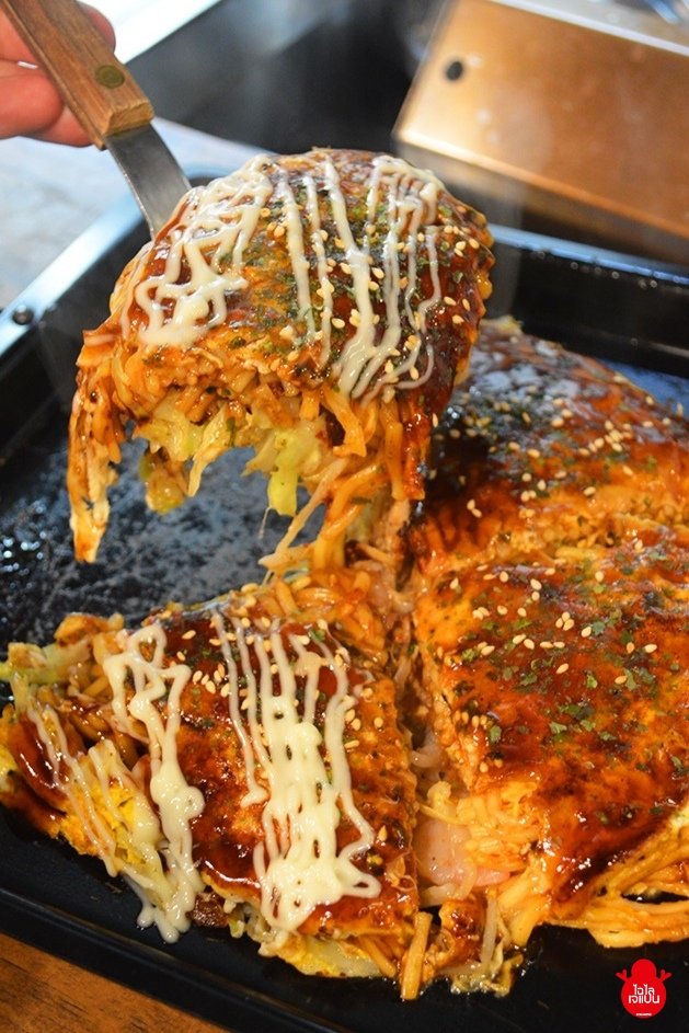 Chailaibackpack's tweet photo. 🎌 #HIROSHIMA : ชิม "พิซซ่าญี่ปุ่น" Okonomiyaki เมนูห้ามพลาดที่มีร้านอยู่นับร้อยร้าน!
#Okonomimura ศูนย์รวมร้าน #Okonomiyaki มากมาย
@aroii #อร่อยบอกต่อ #อร่อยไปแดก
#รีวิวญี่ปุ่น #เที่ยวญี่ปุ่น
#ทริปญี่ปุ่น #ญี่ปุ่น #Japan
#チャイライバックパッカー
#チャイライジャパン 🇯🇵 https://t.co/q28aaa0VVE