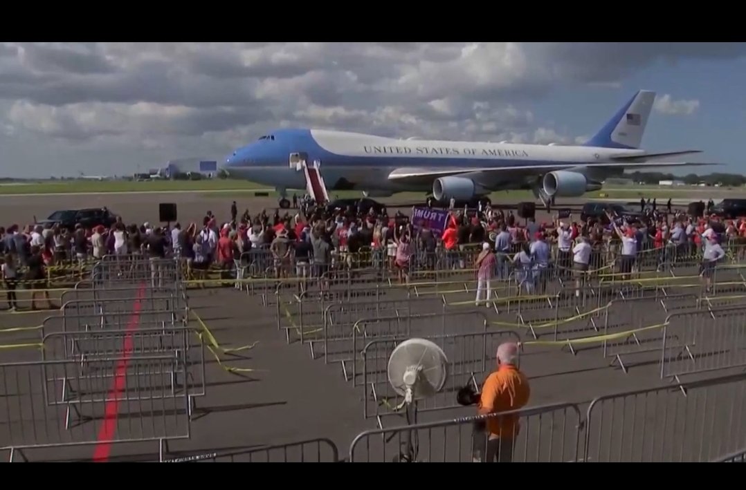 mmpadellan's tweet photo. @realDonaldTrump Not only was it NOT a trump rally, it was barely a trump book club meeting. But it was CLEAR that you expected a ton more people.
WOMP. WOMP. https://t.co/OWk7rVRyTR