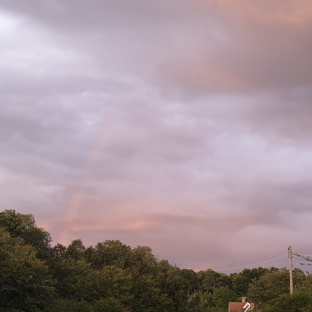 cockinnpolstead's tweet photo. #stormyskies over #polstead #Suffolk https://t.co/56OVuvwTC6