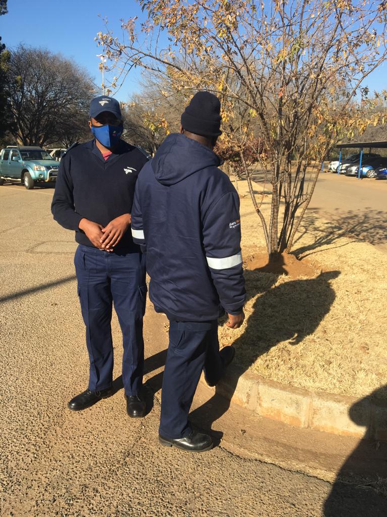 GoodmanMabunda's tweet photo. Lots of people have lost their jobs during this Covid19 pandemic, it doesn't matter what you do but if you're still working today please kneel down to God and say "THANK YOU" #MarioVulgate βΊοΈ https://t.co/1cMSwx9kGS