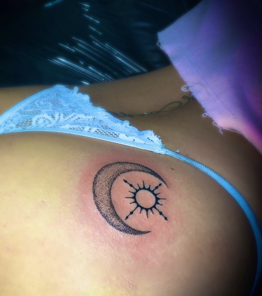 chuloMtzTATTOO's tweet photo. Gracias por volver! @emiilaspiinaa #pinchestudiodetatuajes #graciassiempre #tattoosliners #linertattoo #tattoosdelicadas #delicadotattoo #tattoolady #tattogirls #tattoosexis #mujerestatuadas #luna #cuartomenguante #tattooluna #colas #colatattoo https://t.co/gzl8P2fYAn