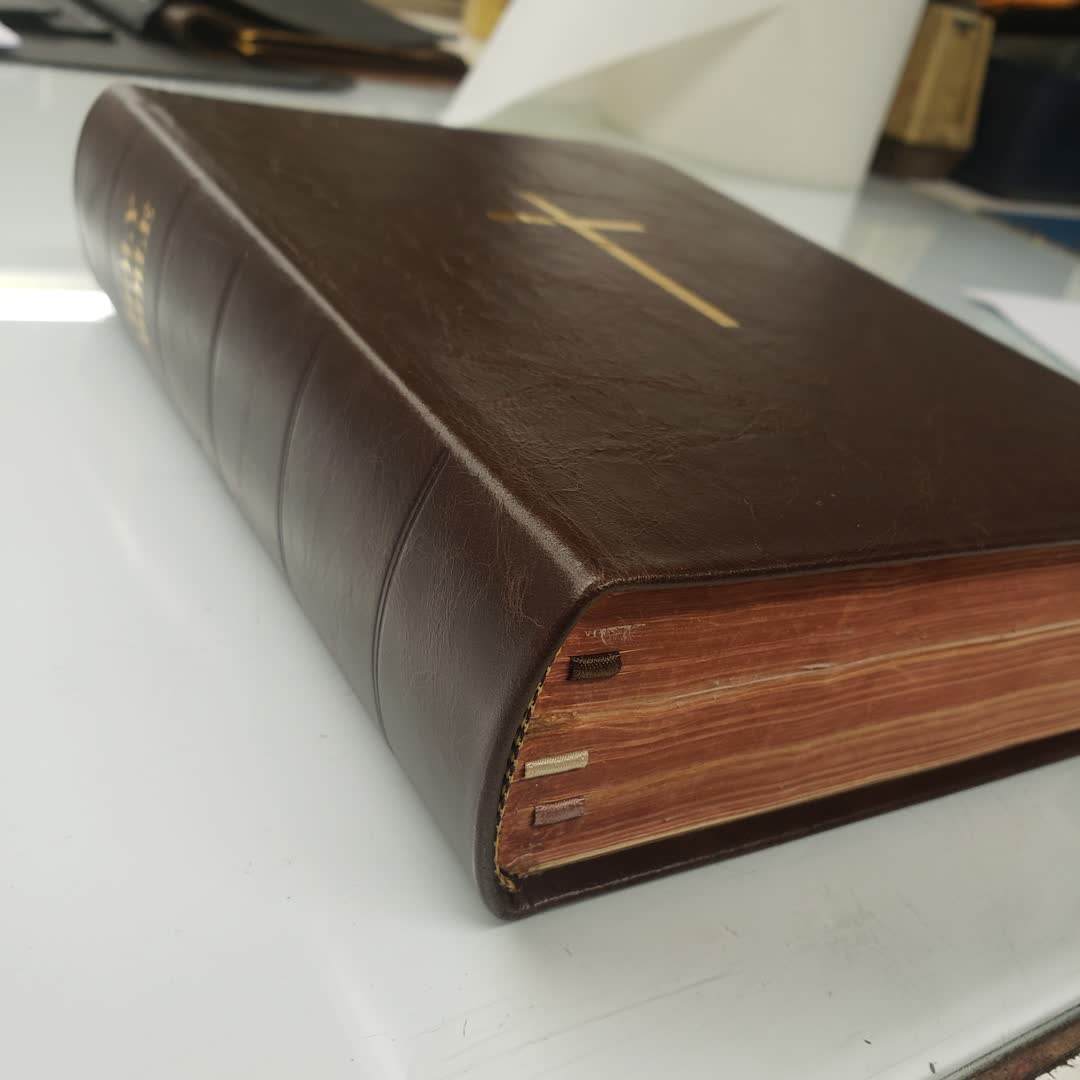 rosbookbinding's tweet image. We've had a couple of requests to put a cross on the front cover, and it is possible and looks great!