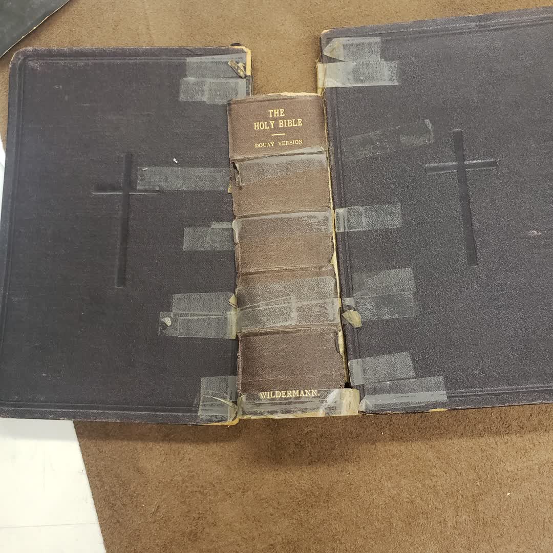 rosbookbinding's tweet image. We've had a couple of requests to put a cross on the front cover, and it is possible and looks great!