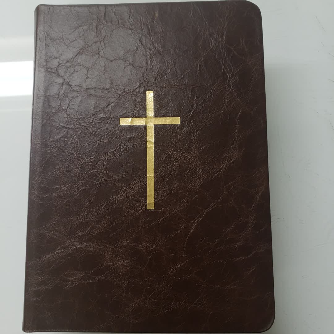 rosbookbinding's tweet image. We've had a couple of requests to put a cross on the front cover, and it is possible and looks great!