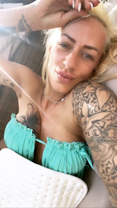 relax sick in the sun 😇😷☀️ #Ill #chill #berlin #blond #hvh https://t.co/84lOyEir7B<a href="/tag/ill"class="tags">#Ill</a><a href="/tag/chill"class="tags">#chill</a><a href="/tag/berlin"class="tags">#berlin</a><a href="/tag/blond"class="tags"><span>#blond</span></a><a href="/tag/hvh"class="tags"><span>#hvh</span></a>