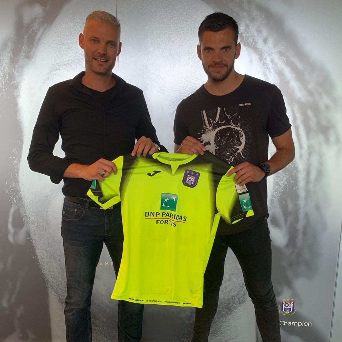 11ONE2's tweet photo. TB 1 year ago Van Crombrugge ▶️ RSC Anderlecht. 📝
@hendrikvancrombrugge 
#11one 
#yourcareerourmission 
#11onefamily | #throwback | #transfer | #rsca https://t.co/ZLBJzNEigI