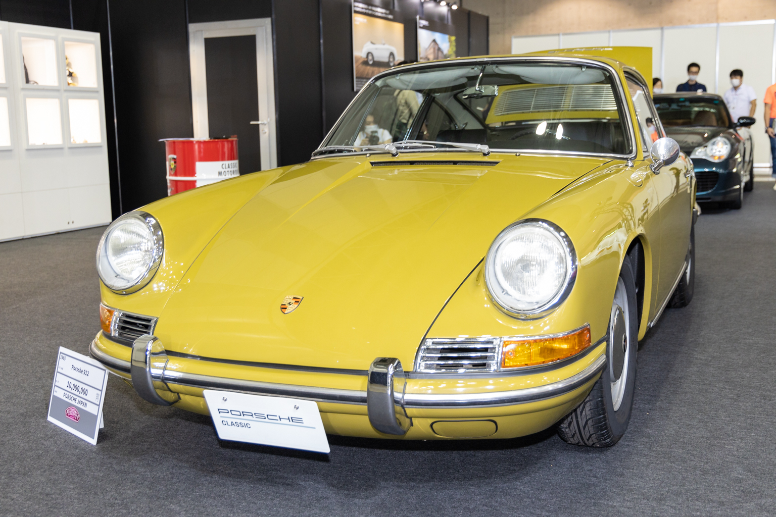 栗原祥光 ナローポルシェ ってかわいいよね 911は人気があって高いけれど 912なら超絶綺麗な個体でも1000万円で手に入るみたい 乗ったことないから知らんけれど 4気筒エンジンゆえに 軽くて重量バランスも良く 走っていて楽しいという話だし