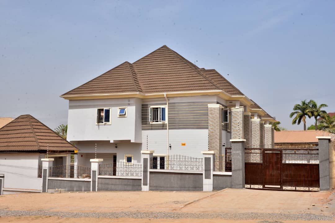 tavasrealty's tweet photo. For Sale❗️
Beautiful brand new 4 bedroom 🛌terrace duplex for sale.
📍Garki
💰55m 

Pls RT ☎️ 08158488909

#AbujaTwitterCommunity Arsenal #BBNajia Auba https://t.co/bNLTlv2yZZ