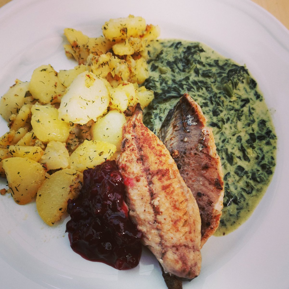 Finns det bättre mat? Svar nej!
Nyfångad makrill, spenat och potäter. Oslagbart!