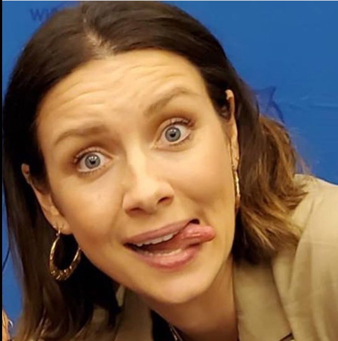 Caitríona Balfe and the cuteness that is her tongue.  A Thread.  #CaitrionaBalfe