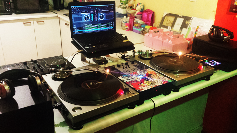 djkurtbusch's tweet photo. All I have to offer is myself & the music #RekordBox #RekordBoxDVS #TraktorKontrolX1 #GeminiPT2000s #StantonSA5 #OrtofonConcordes #NumarkHP125 #PioneerDDJRB #JustYourAverageKitchenDJ
@elianncro https://t.co/RCu5UANeen