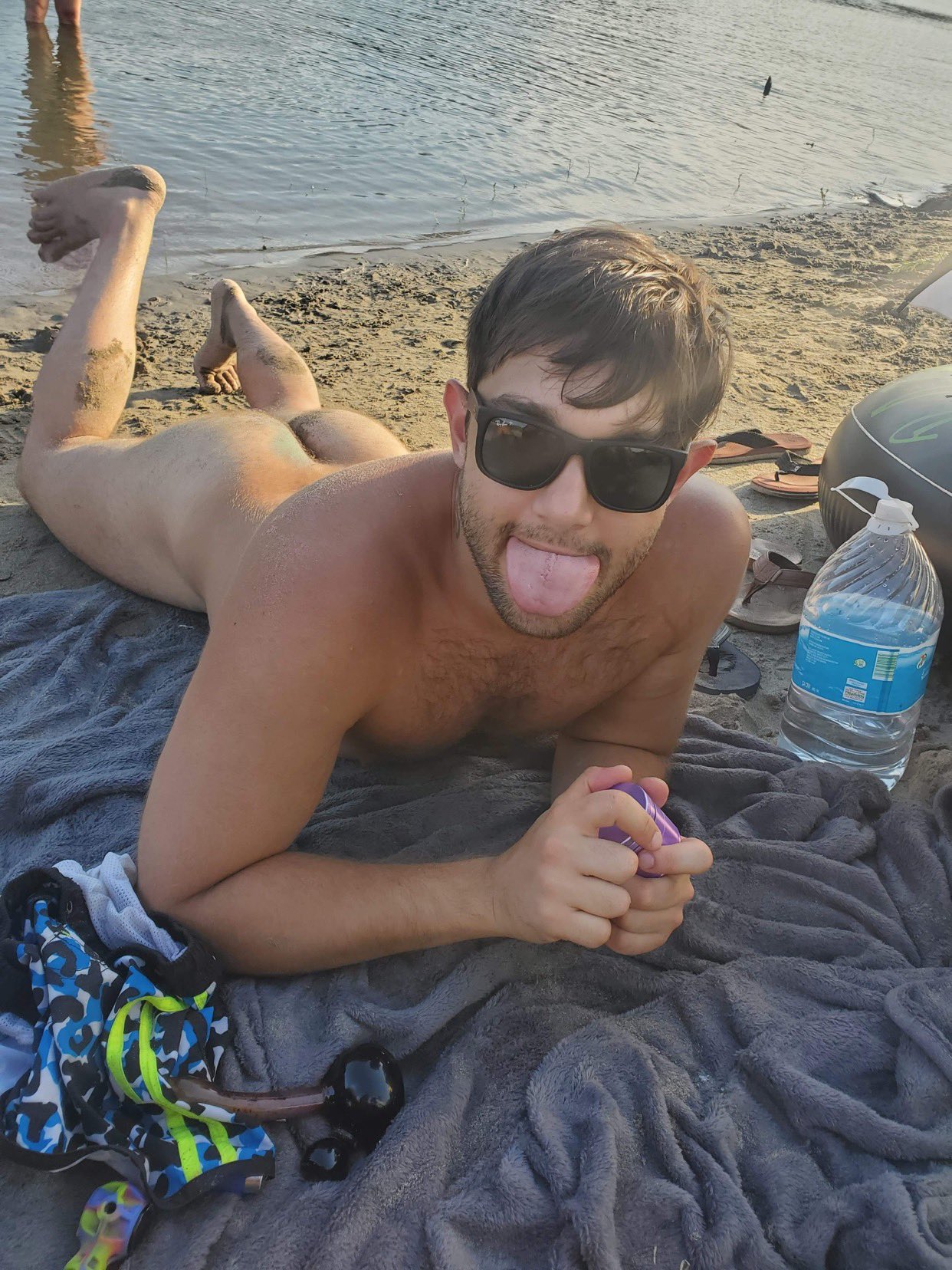 2 pic. Nude beach at the rooster rock https://t.co/WUCQ1YPDT3
