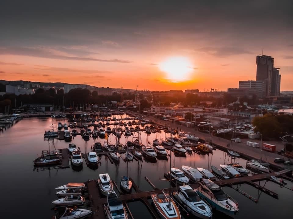visitgdynia's tweet photo. Ot, gdyński zachodzik. 🙃 Klimatyczny, prawda? 🥰

📸: Tymur Hordiienko
•
#️⃣Oznacz na swoim zdjęciu: @visitgdynia/#visitgdynia lub prześlij przez Messenger'a dzięki wirtualnemu asystentowi (wyszukaj: @visitgdynia)! https://t.co/eh24078J3s