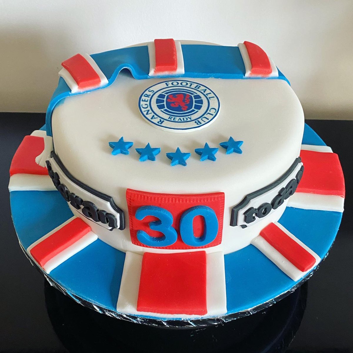 stephmcd90's tweet photo. @RangersFC I made this for a friend yesterday. Great start to the season. #StephsCakes #AmateurBaker #RangersCake https://t.co/oR0meGv8kb