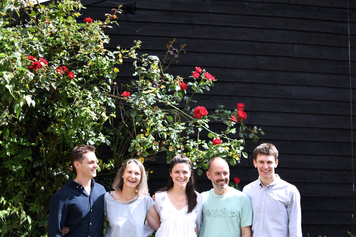 Family 📸🌹
.
Our garden shoots this week have been such a blast! Here’s a snap from this morning with the Cousins!