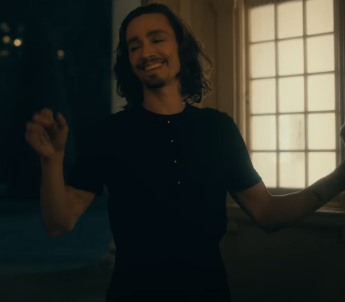 klaus hargreeves icons![post credit if using]