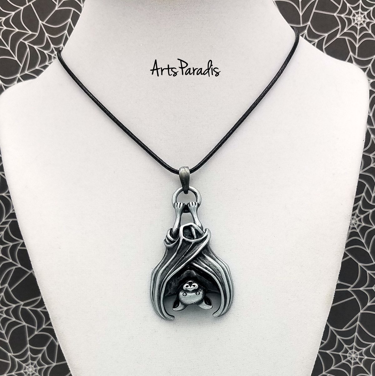 ArtsParadis's tweet photo. Upside down bat necklace in my VIP group. https://t.co/JQh7BTqjiG #VIPtreatment #Facebook #freejewelry #giveaway #oneofakind #unique #pottiteam #etsymntt #ATSocial #B2BHour #handmade #artisan #fashion #jewelry #Amazon #batjewelry #battyaboutbats #halloween2020 https://t.co/7RlV3X3Mhi