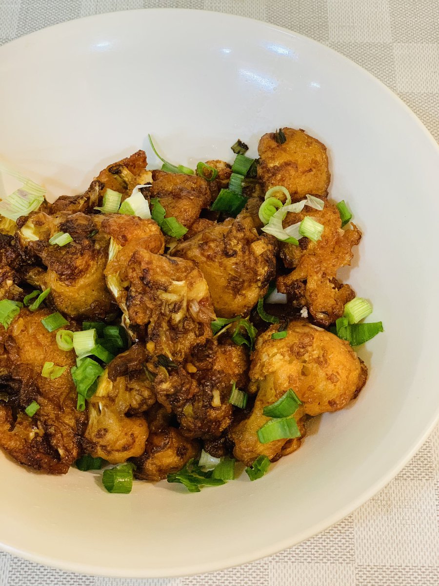 This dish has been all time fav from college days in Karnataka.This used to be saviour from not so tasty hostel food and was easily available on thela for just 10rs.Its available in dry form and tasted delicious😋#GobhiManchurian it is #Regionalfood 
#JugniKitchen 
#SaturdayMood