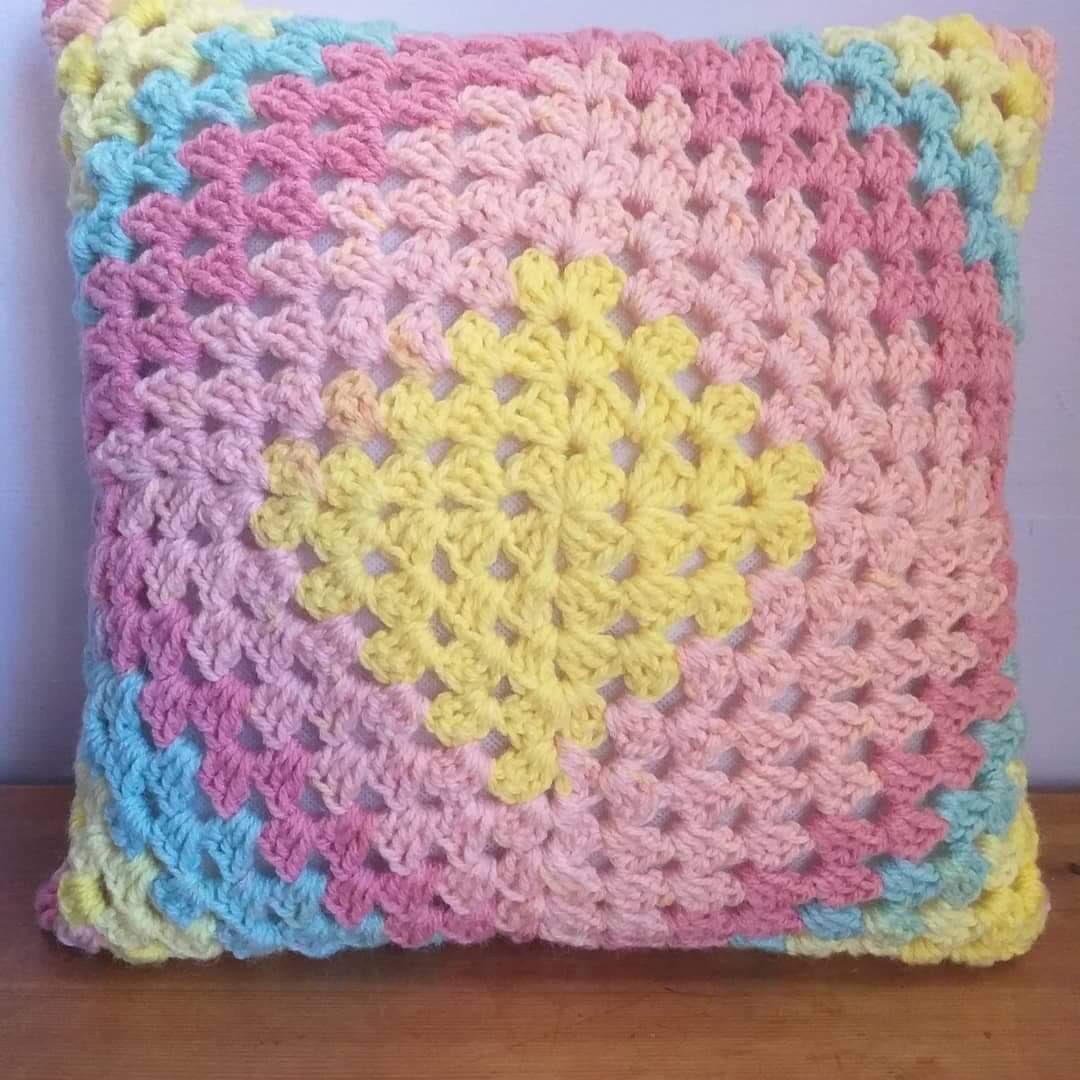JcraftsJ's tweet photo. Crochet 🧶 pillow I enjoyed making 👌 #crochet https://t.co/0E4dzOdpg8
