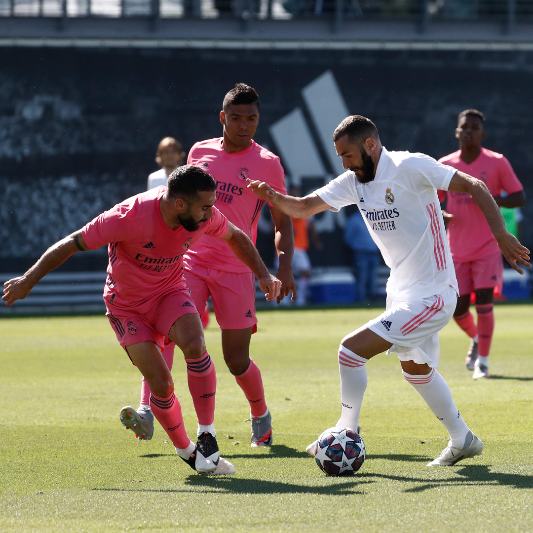 EeWDDJyXYAI69aR?format=jpg&name=medium