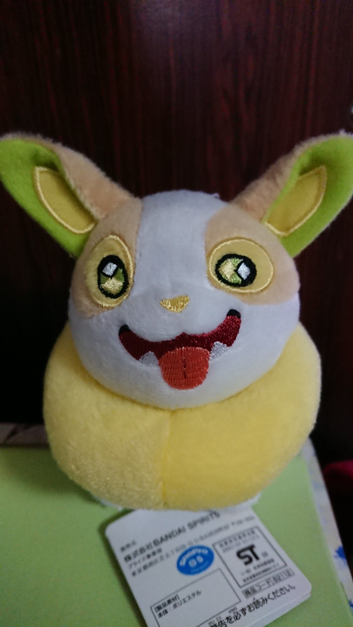 Waka ゲーセンでワンパチのぬいぐるみのラスワンゲットしたんだけど 顔にちょー違和感 と思ったら目が明らかにおかしかった 笑 2枚目の画像のが正しいよね 兄にはラリってるって言われたし 笑 これはこのままでいくべきなのか 笑 T Co